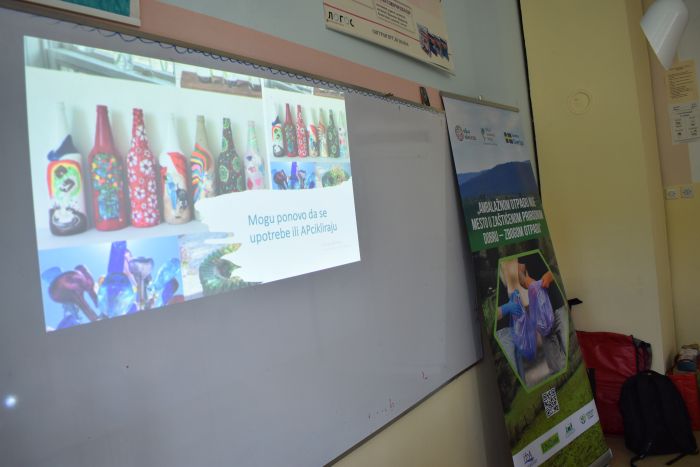 Učenici iz Kraljeva obeležili Svetski dan čišćenja Učenici iz Kraljeva obeležili Svetski dan čišćenja