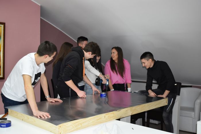 Učenici Gimnazije iz Ivanjice obučeni da samostalno izrađuju solarne kolektore